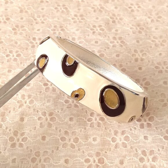 Vintage Cream Enameled Silver Plated Bangle Spring Hinge Metal Cuff - Picture 1 of 8